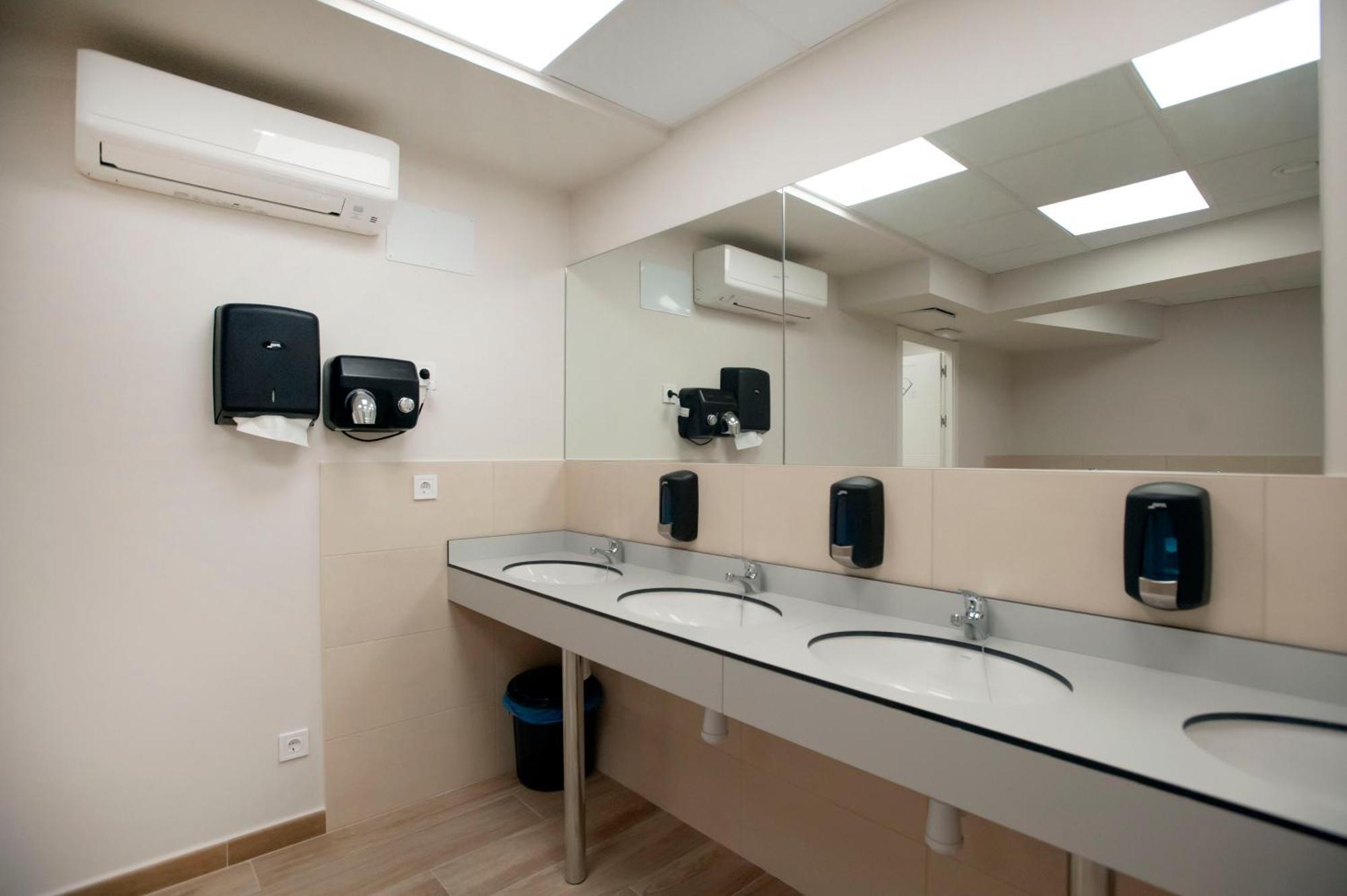 Hostel Dos Estaciones - Free Towels, Coffee & Tea, Remote Check-In Аликанте Экстерьер фото
